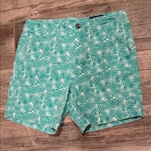 Vineyard Vines Tropical Leaf Print Shorts size 32 men’s like new